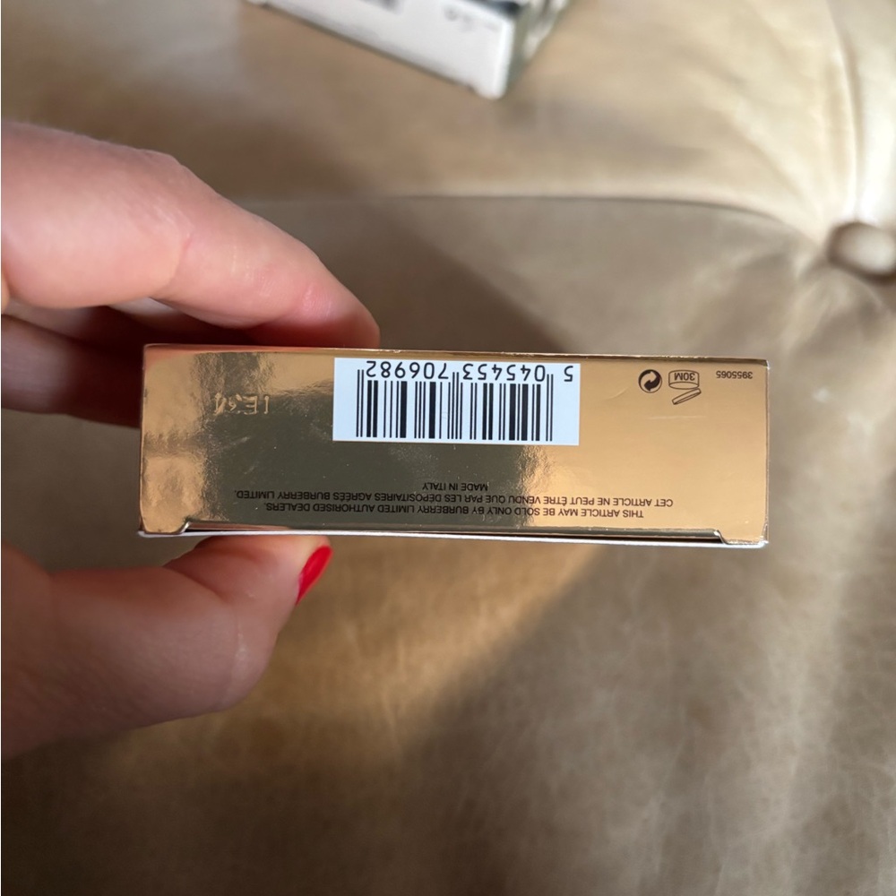 Burberry Gold Glow Fragranced Luminising Powder - Picture 2 of 6